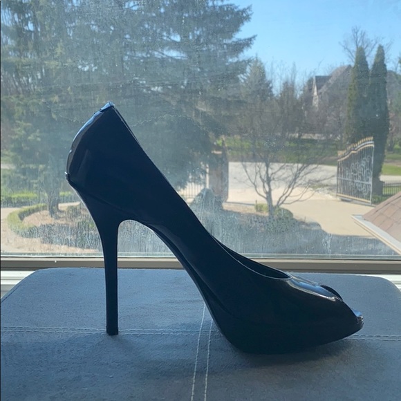 Christian Dior black patent peep toe heels. 38.5 - Picture 4 of 7